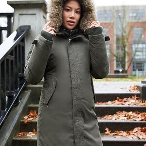 Aritzia TNA Women's Size Large Aspen Parka Long Jacket Green Faux Fur Hood